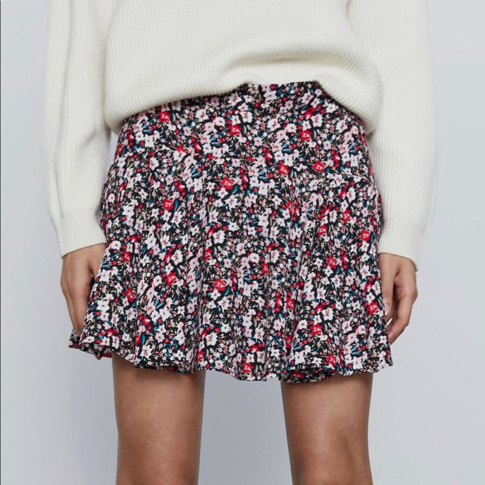 [Brand New with TAG] ZARA floral SKORT